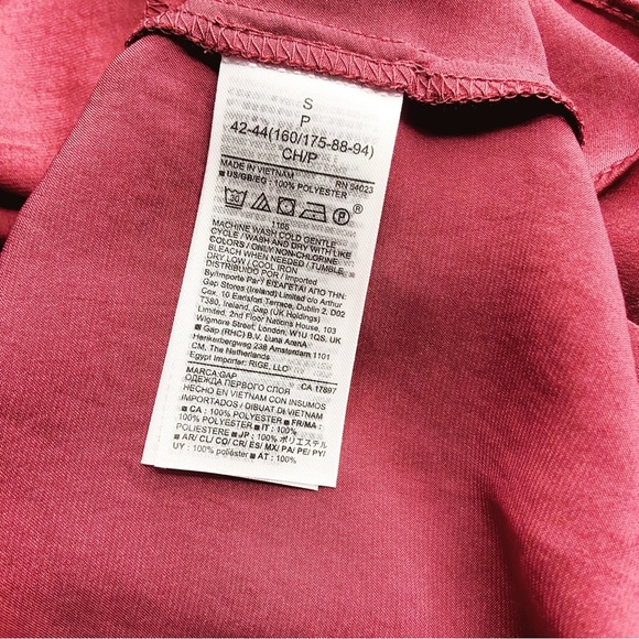 NEW! GAP Long Sleeve Split Neck red satin blouse. SIZE SMALL. - Picture 12 of 13